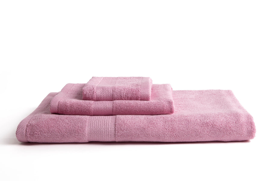 100% eco-friendly and bio-degradable Bamboo Towel. Bamboa's towel set comes in 3 pieces: a bath towel, a hand towel and a face towel. This bamboo towel set is featured in rose color.