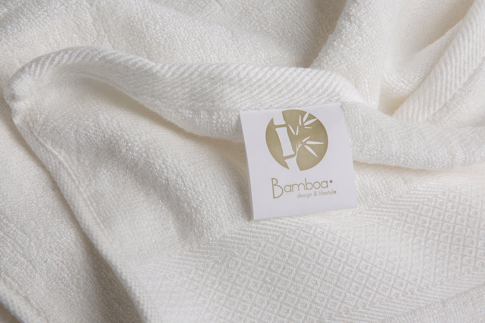 Bamboa towels made of 100% bamboo for an eco-firendly and organic home. Available in white.
