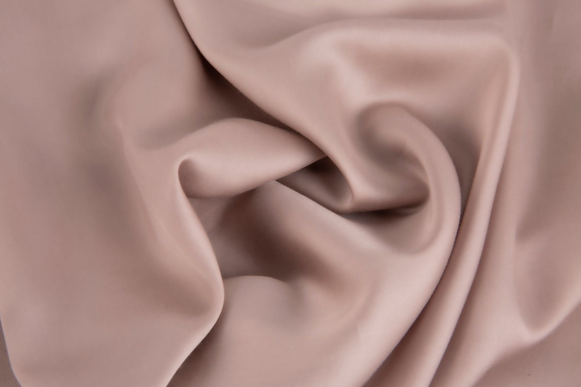 Bamboa’s bamboo pillowcase made from bamboo fibers are the eco-friendly choice for your bed. Available in abalone color.