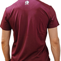 Unisex T in Bordeaux back logo (male model) 