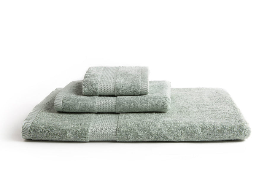 6 Piece Towel & 2 Bathrobe Mixed Bundle