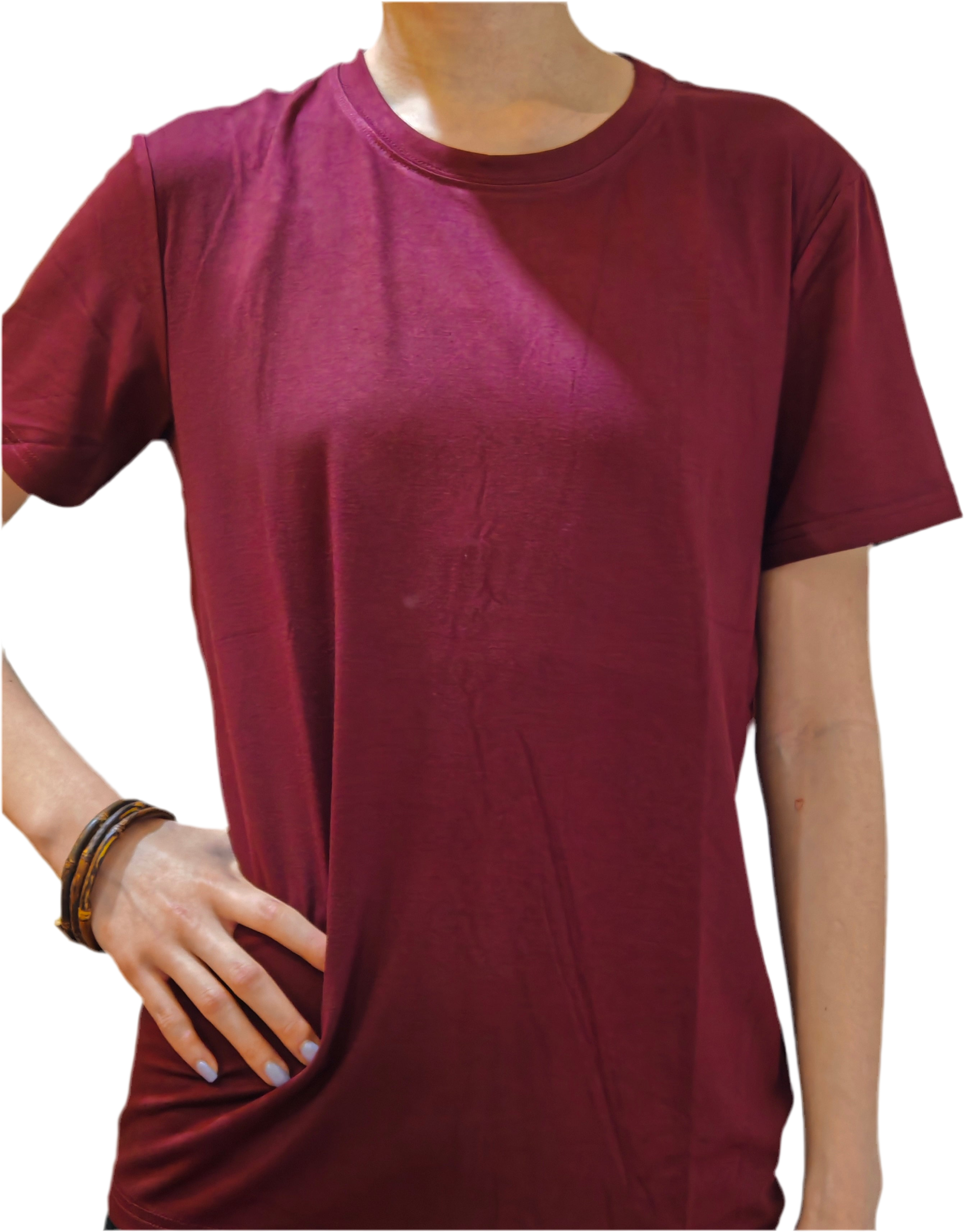 Unisex T in Bordeaux (female model) 