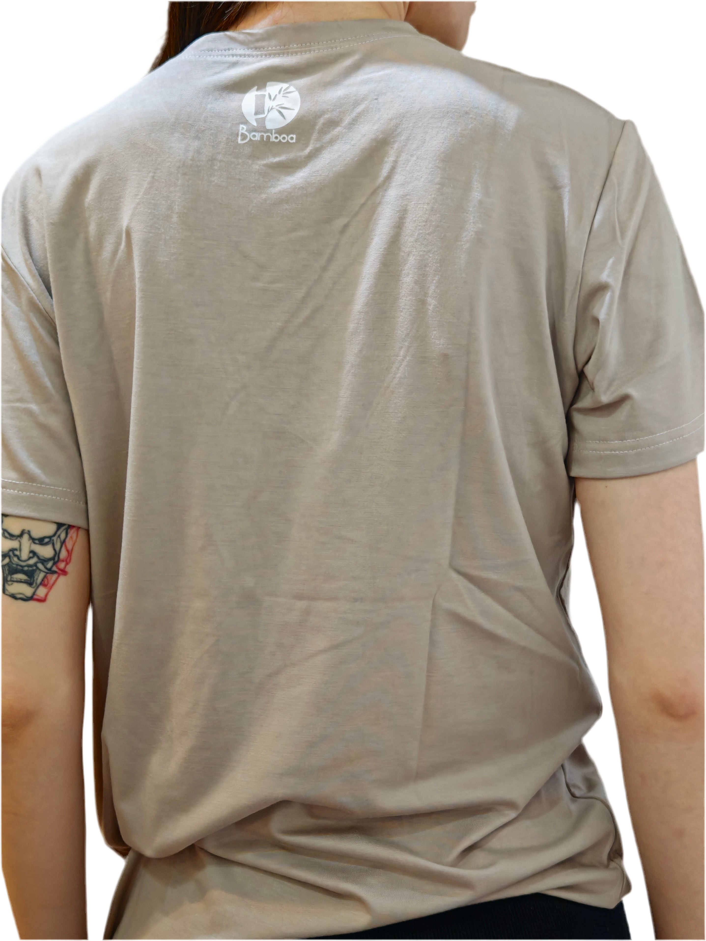 Unisex T in biscuit back logo (female model) 