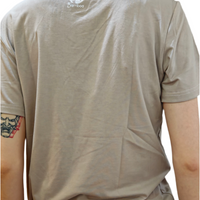 Unisex T in biscuit back logo (female model) 