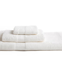 100% eco-friendly and bio-degradable Bamboo Towel. Bamboa's towel set comes in 3 pieces: a bath towel, a hand towel and a face towel. This bamboo towel set is featured in white color.