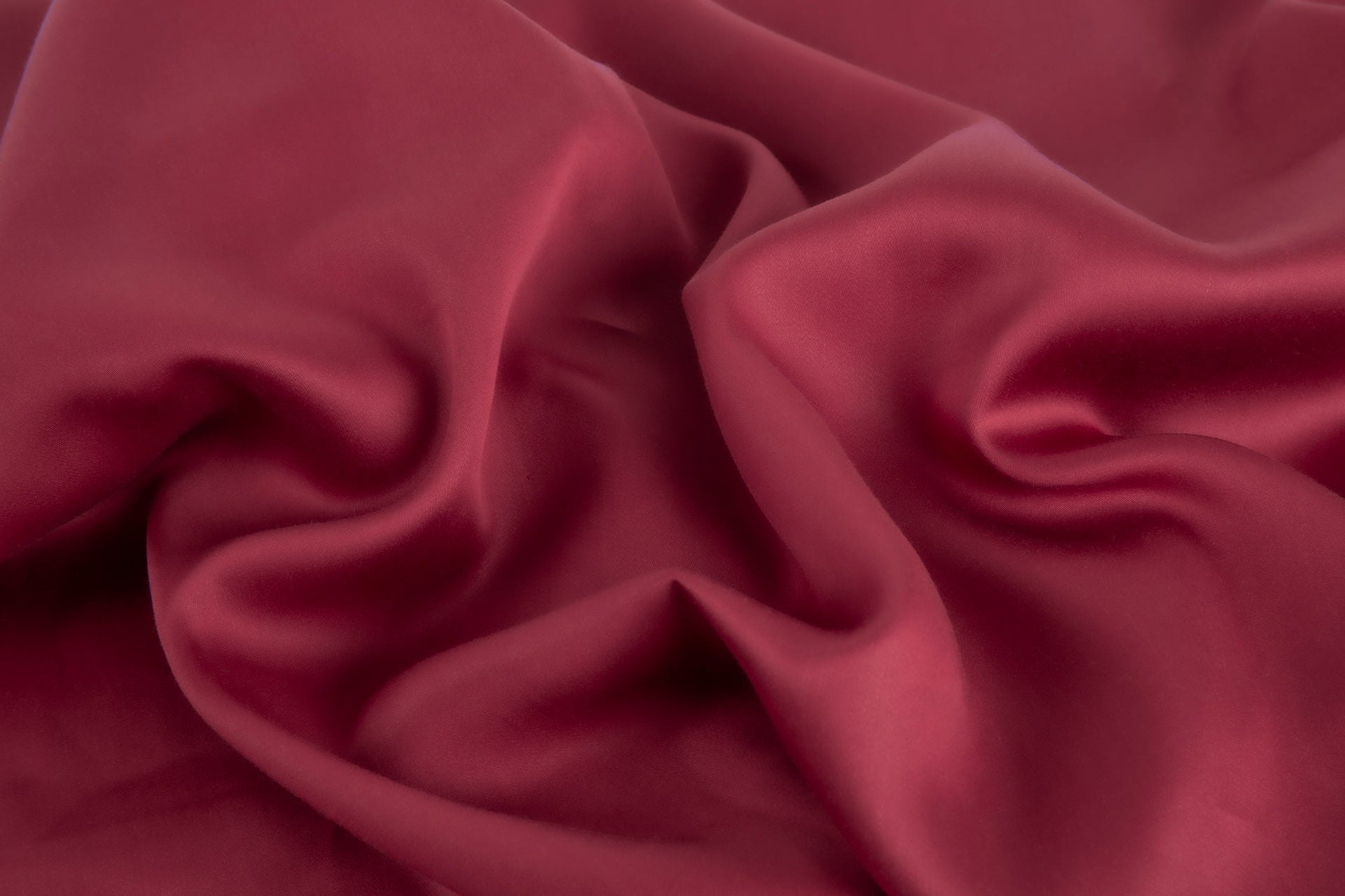 Bamboa’s bamboo pillowcase made from bamboo fibers are the eco-friendly choice for your bed. Available in Bordeaux color.